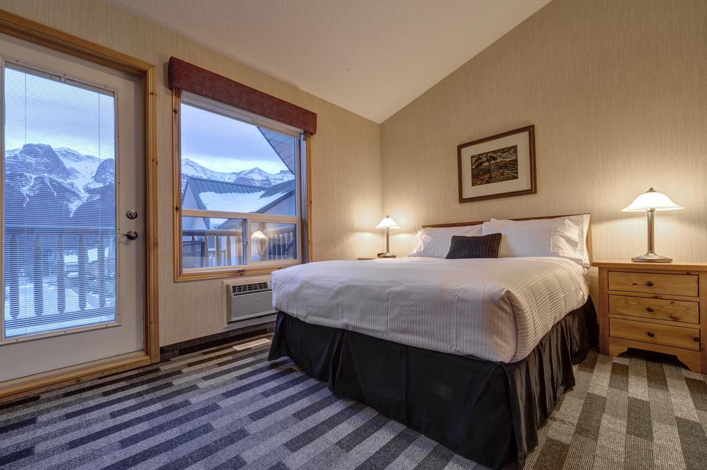 Inn Of The Rockies Канмор Номер фото