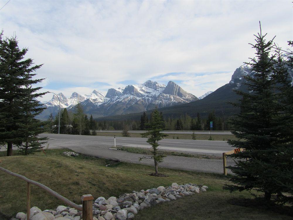 Inn Of The Rockies Канмор Экстерьер фото