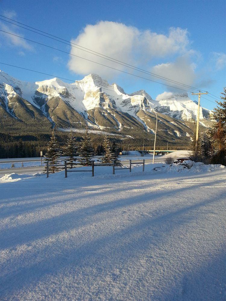 Inn Of The Rockies Канмор Экстерьер фото