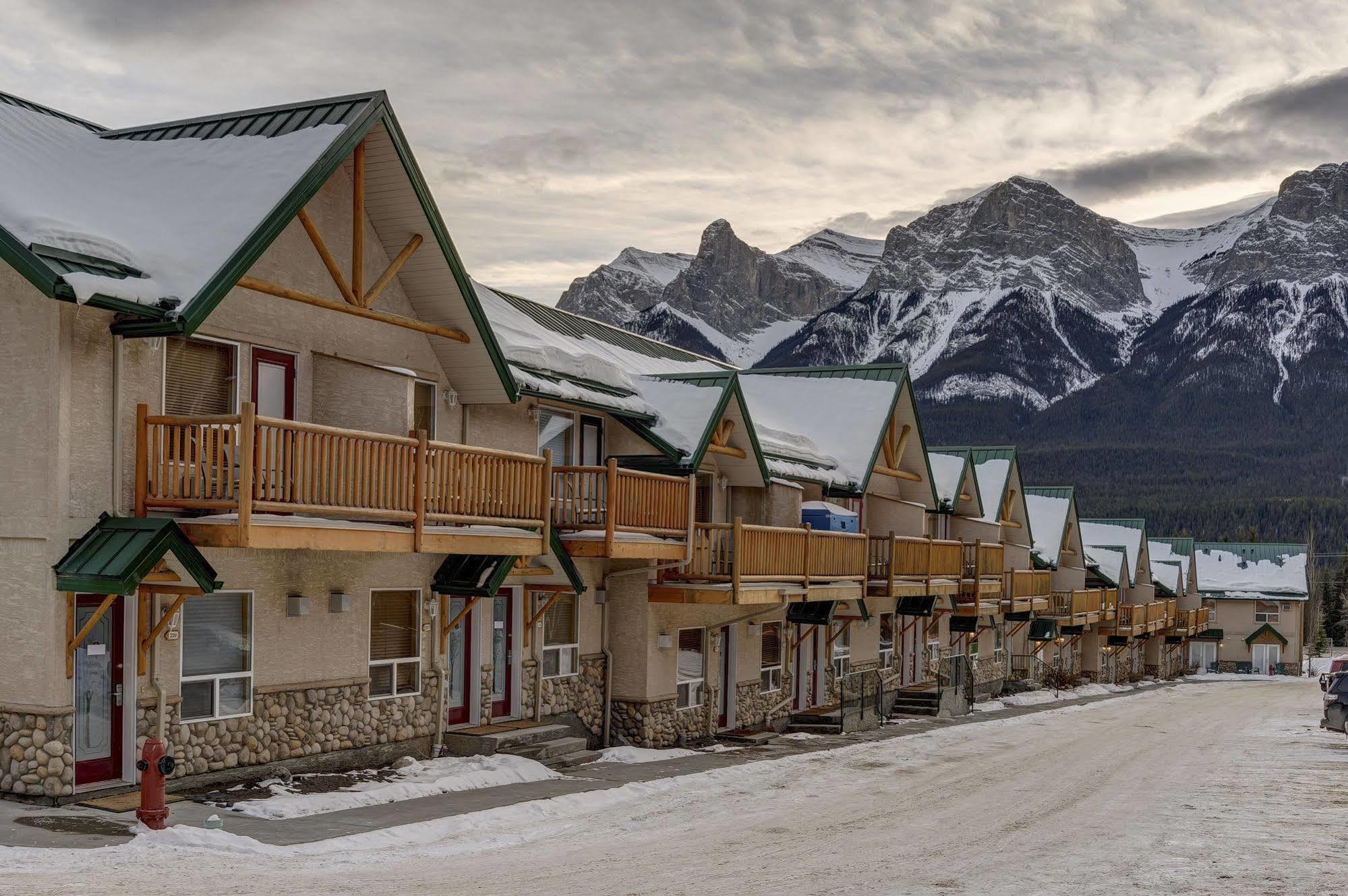 Inn Of The Rockies Канмор Экстерьер фото