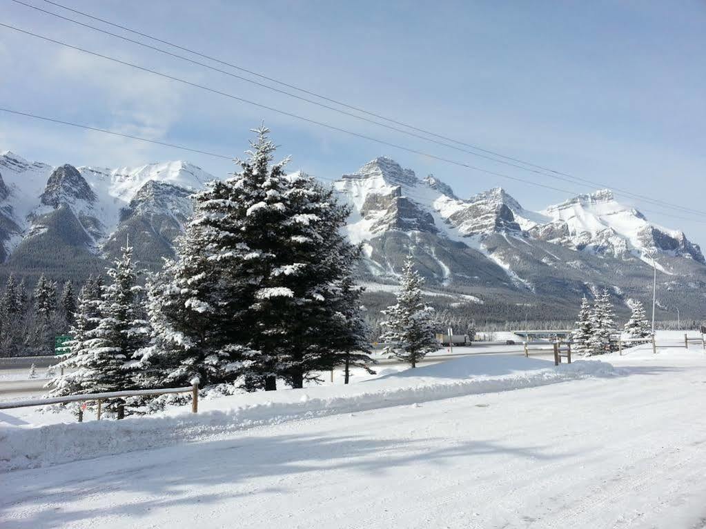 Inn Of The Rockies Канмор Экстерьер фото